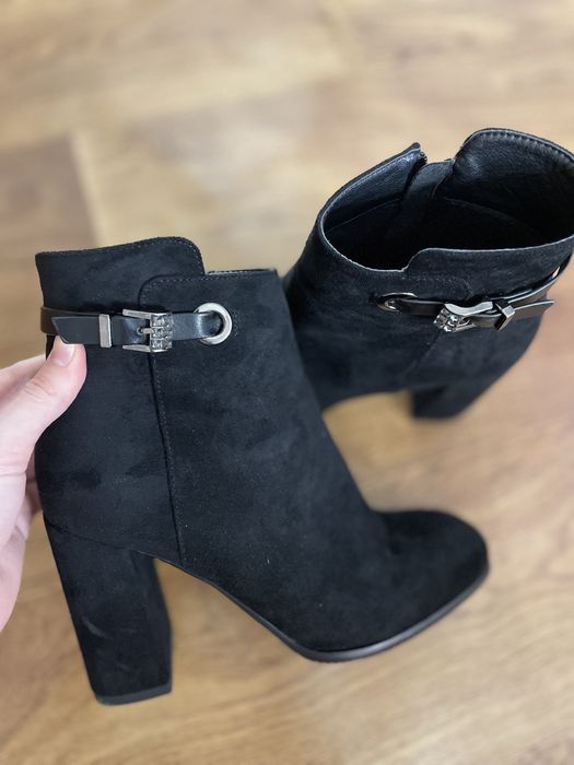 Осінні ботинки на підборах