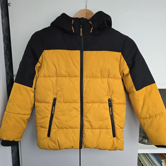 Kurtka chłopięca z kapturem, ocieplana, czarno-żółta r128