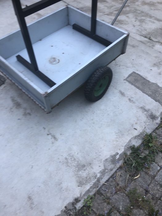 Carrinho de mao / erva / motoserra / cavelete