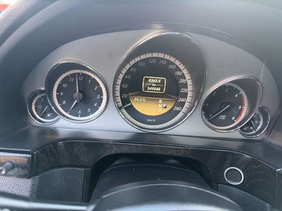 Mercedes benz E220 Avantgard Blue tec