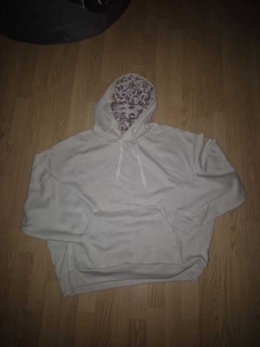 Худи с поцелуями на капюшоне