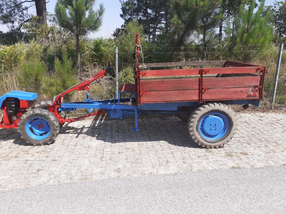 Venda de um Motocultivador Goldoni com Atrelado