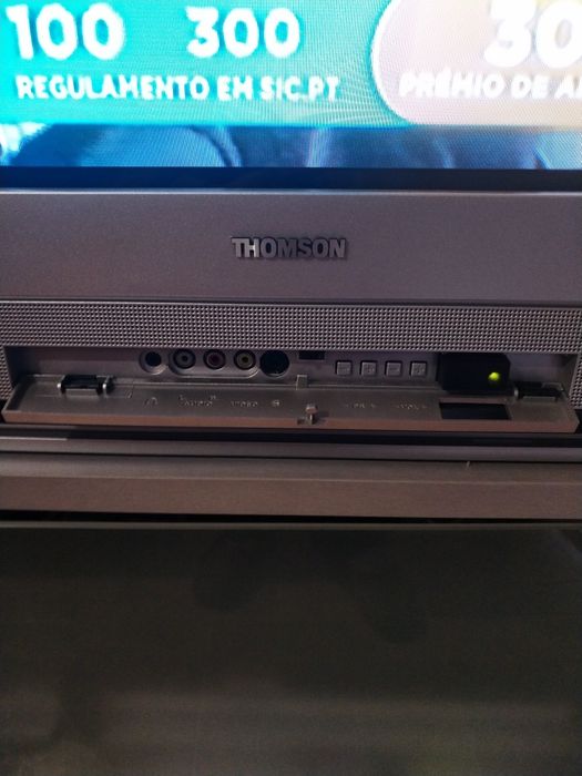 Televisão Thomson + Móvel