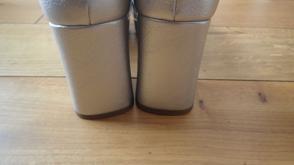 Buty damskie nowe na szerokim obcasie BAGATT srebrne rozm. 39
