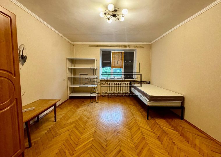 Продаж 3-кімнатної квартири на Печенізька 16 / Печенежская  16 - More