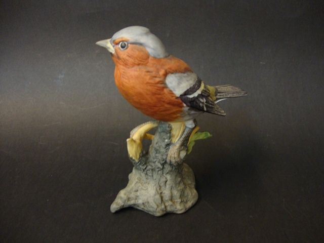 Pássaro em ramo, escultura em biscuit alemão