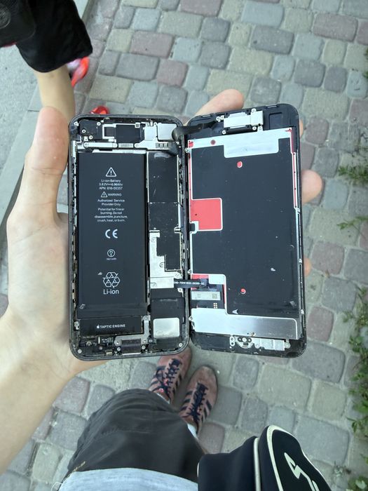 Телефон iPhone 8