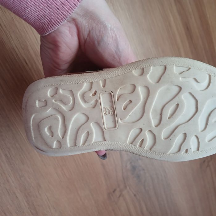 Продам утеплені кросівки для дівчинки