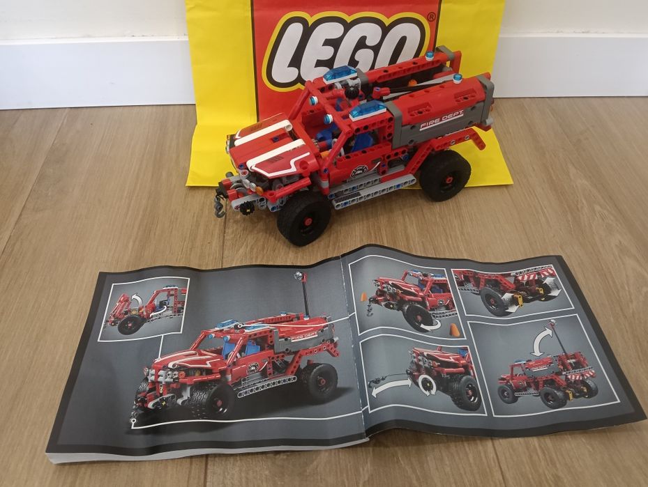 Lego Technic - First Responder482752351763189761