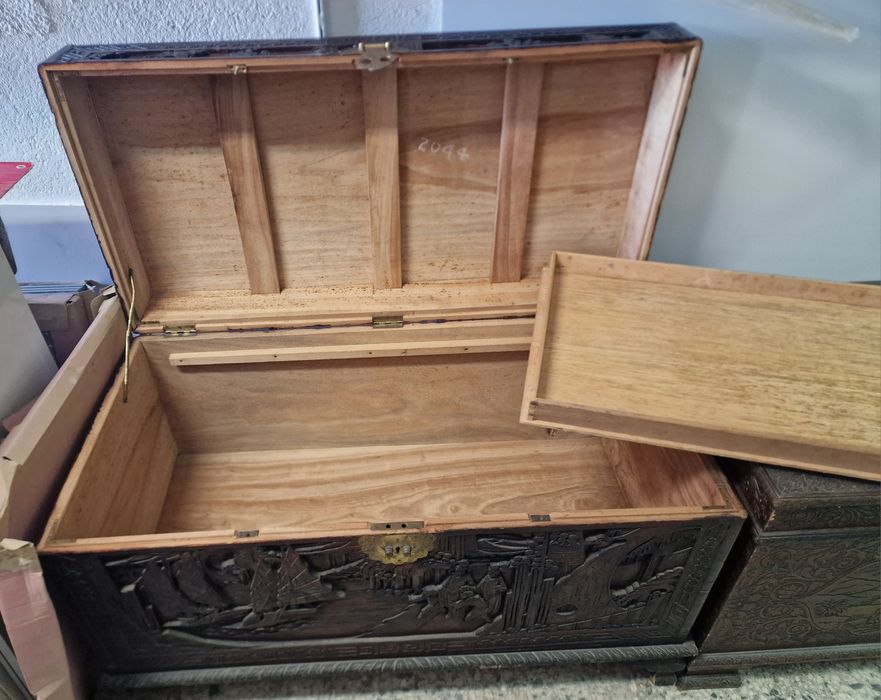 Arca chinesa em madeira maciça