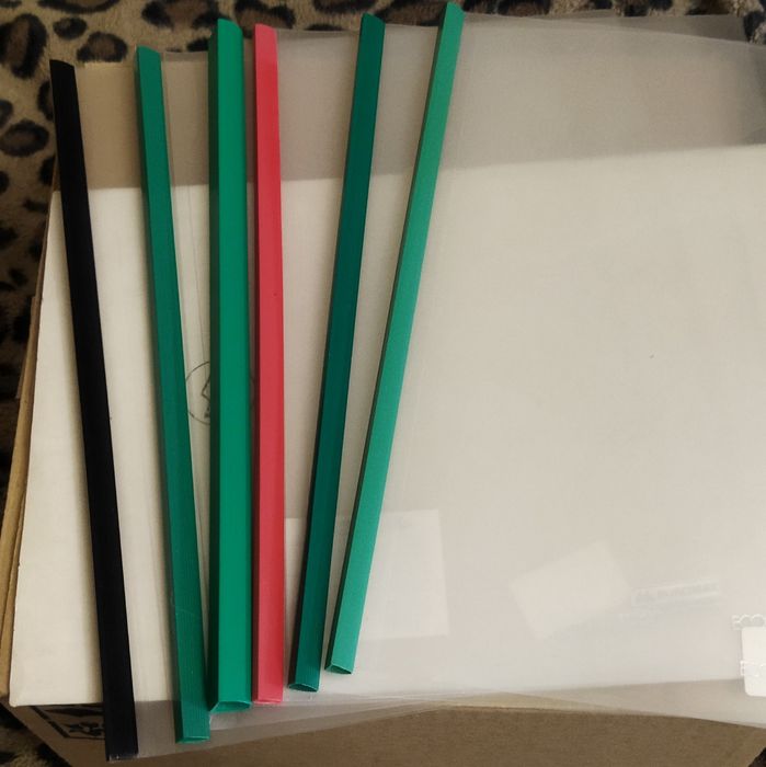 Пластиковые цветные папки-скоросшиватели  формата А4