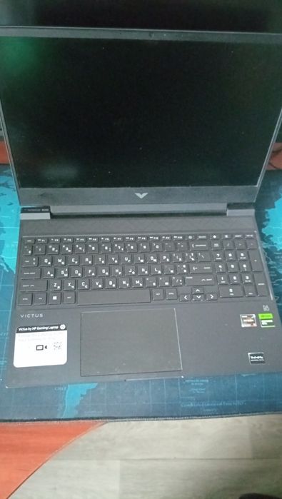Ноутбук HP Victus на детали