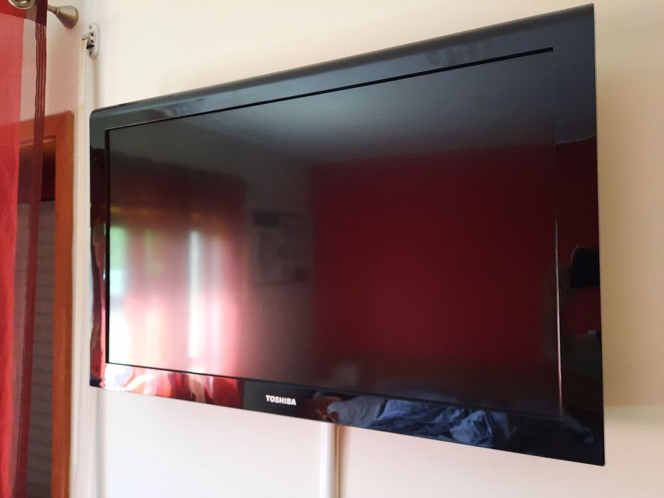 Toshiba LCD TV, 32", 81 cm64409318942209124