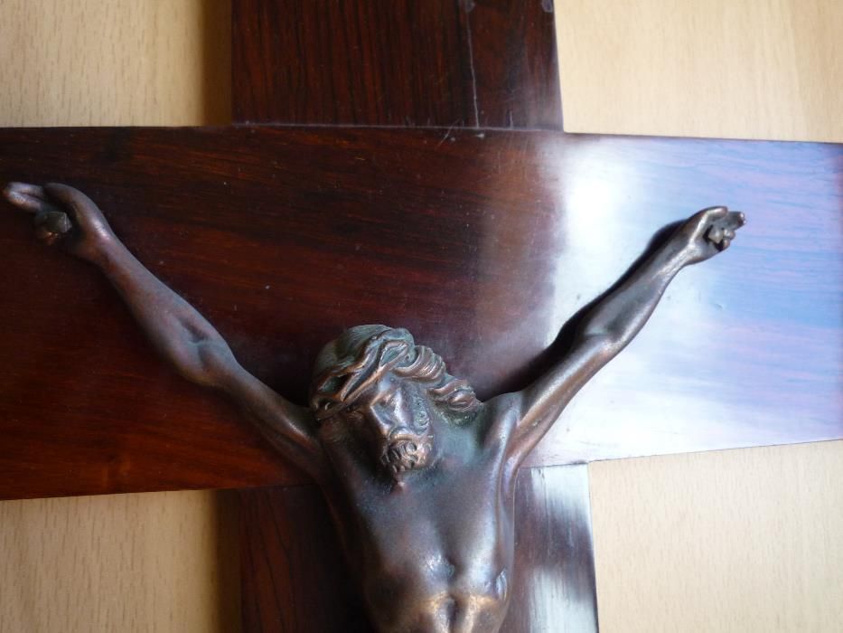 Cruz em Pau-Santo com Cristo em Bronze