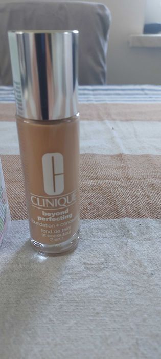 Clinique Beyond Perfecting Silnie kryjący podkład i korektor 07 Cream Chamois 30ml