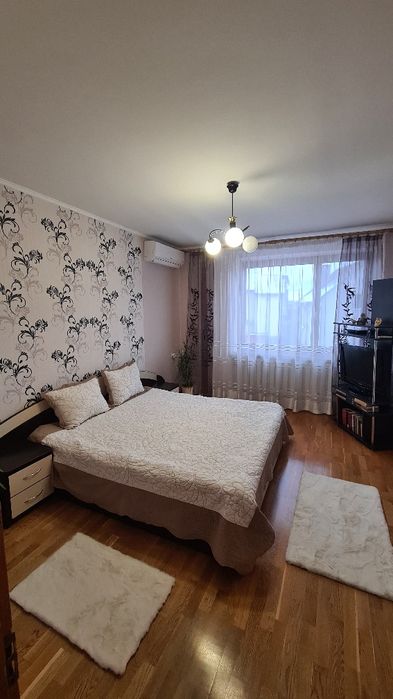 Здається в оренду Будинок у зеленому  р-ні неподалік від гот Європа