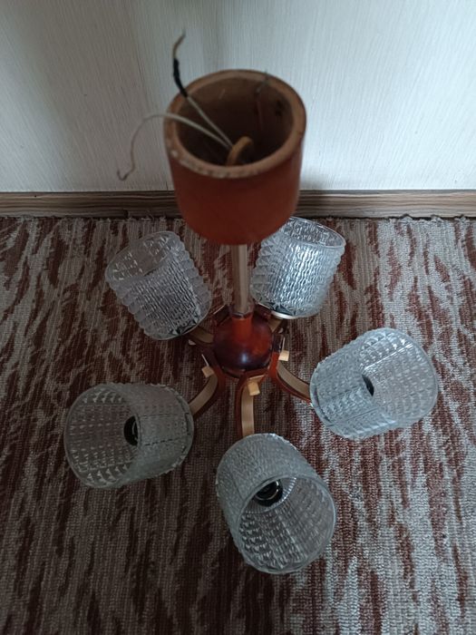 Продам люстру б/у
