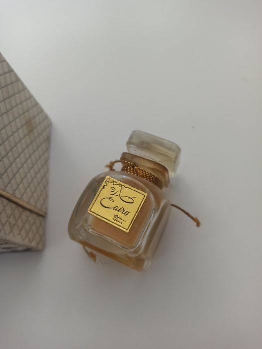 Stare Perfumy Cairo Chair de  Kesma