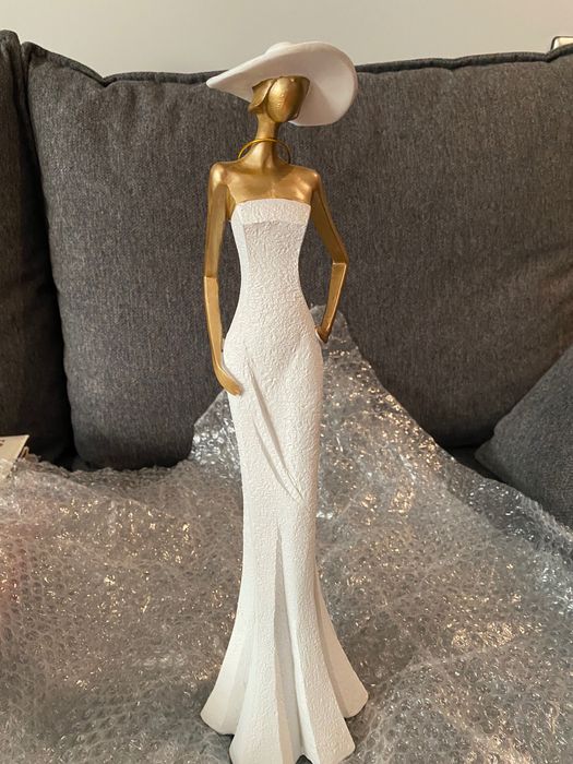 Estátua mulher decorativa