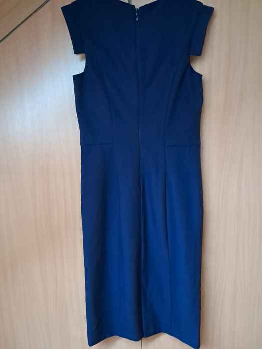 Sukienka midi granatowa prosta r.36-38"ChiChi London"