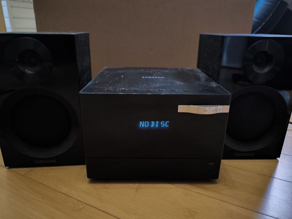 Wieża stereo Samsung MM-E320