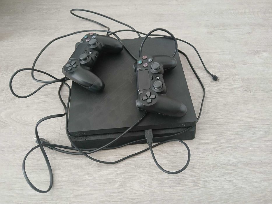 Playstation 4 com 2 comandos