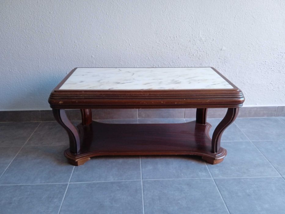 Mesa centro de madeira com pedra mármore