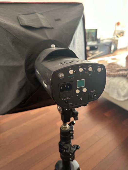 Flash projector Fomei Basic 200
