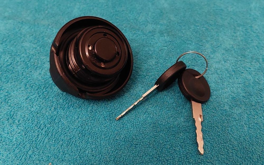 Tampa Tanque Combustível Volkswagen Audi Seat Opel + 2 chaves