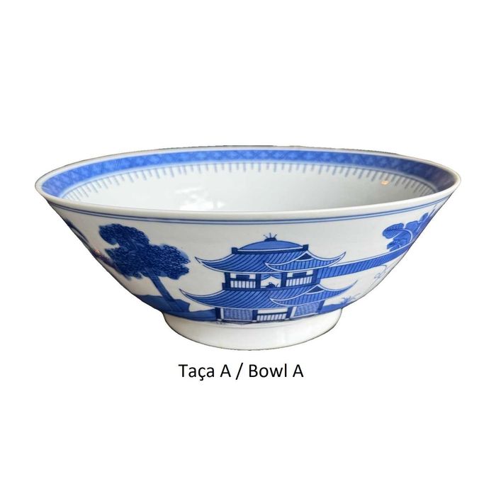 Grande taça chinesa em porcelana azul e branca, pagode de Cantão