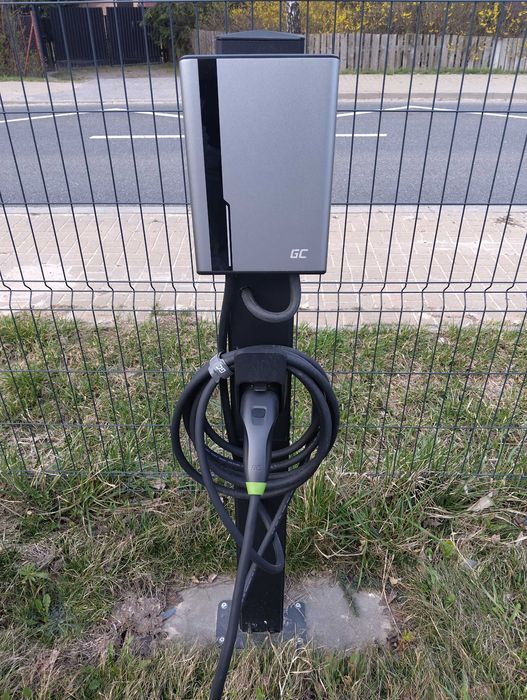Green Cell Habu Den 22 kW wraz ze słupkiem Green Cell, Ładowarka do samochodów elektrycznych