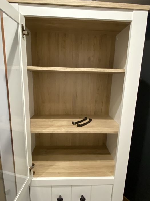 Witryna Forte ELARA z ozdobnymi gałkami