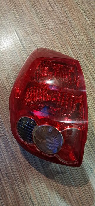 Lampa prawa tylnia Toyota Auris I gen.