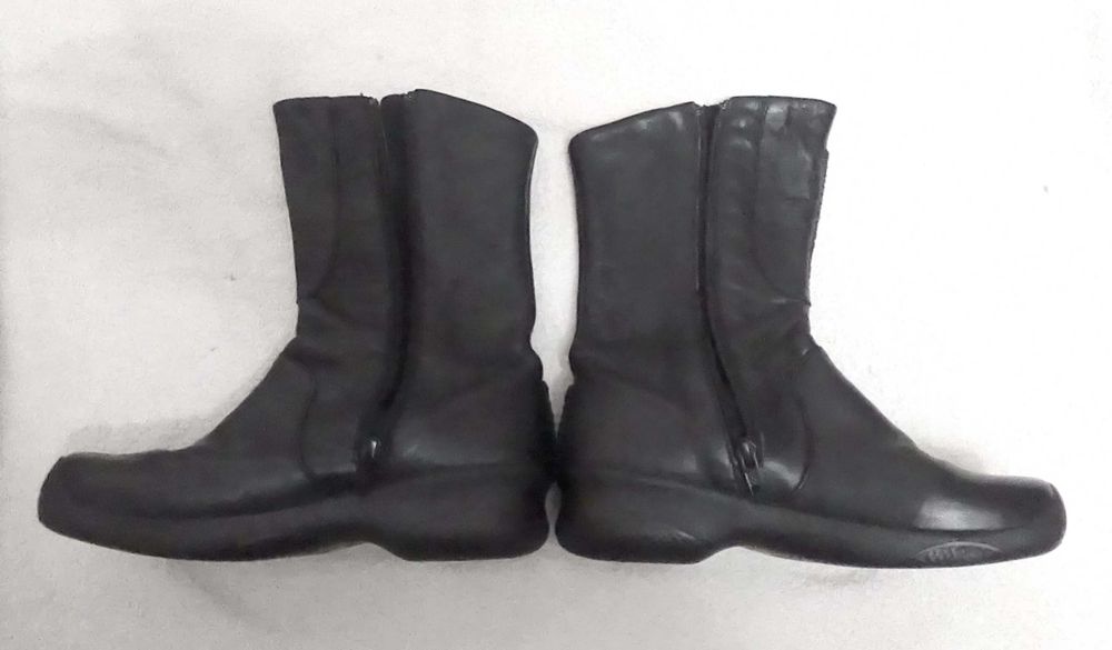 Продам новые кожанные сапожки , бренд "KEEN", черный цвет, размер 36 .