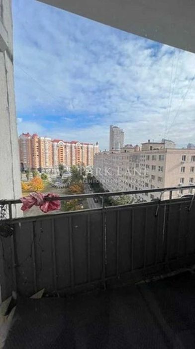 1 кімнатна  (євродвушка) на просп. Володимира Івасюка 9а