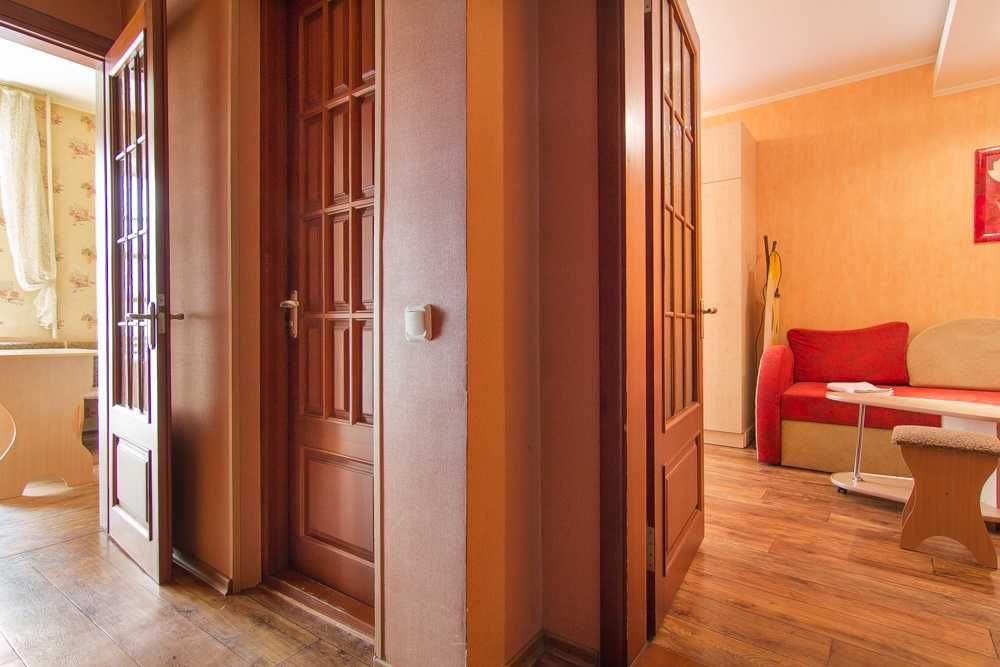 Свет всегда, очень теплая! ЦЕНТР, Базарная, новый дом. Балкон. Хозяйка