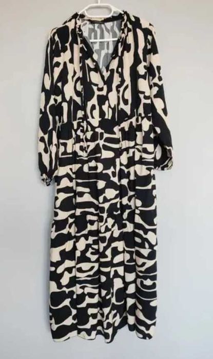 Sukienka maxi w abstrakcyjny wzór Made in Italy