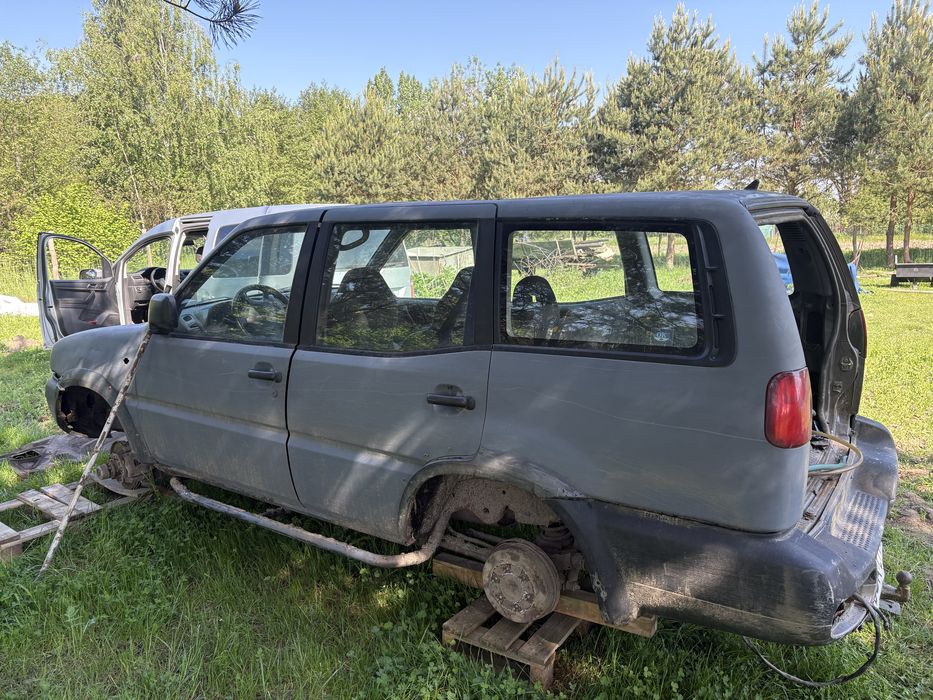 Nissan terrano 2 2,4 na czesci