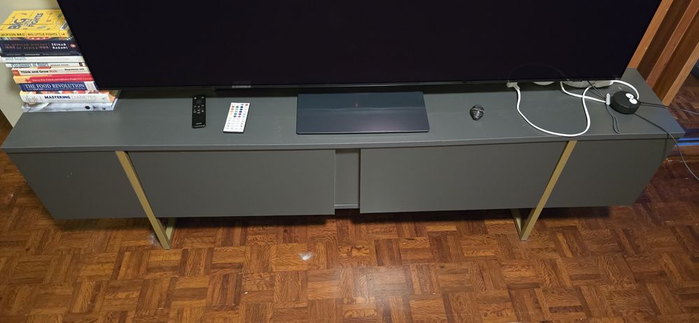 Móvel de TV com arrumação