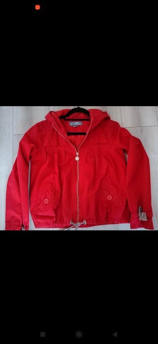 Czerwona kurtka Moodo