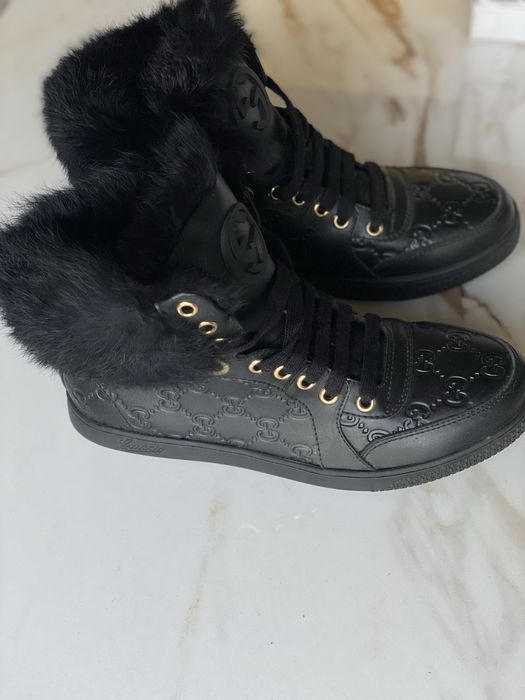 Зимові кросівки в стилі бренду