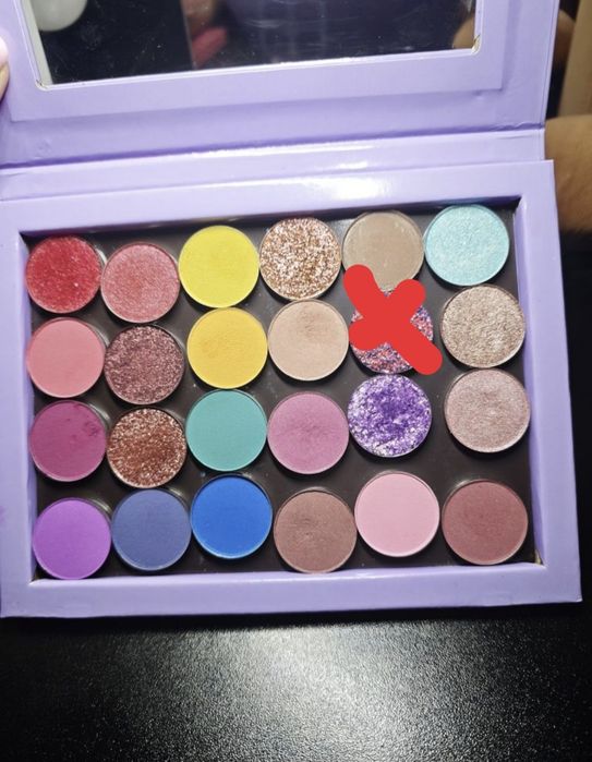 Cienie z glamshop,każdy po 6 zł .  .