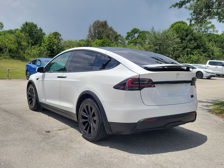 Tesla Model X      2022