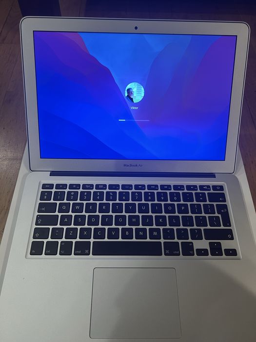 Mac Book Air.