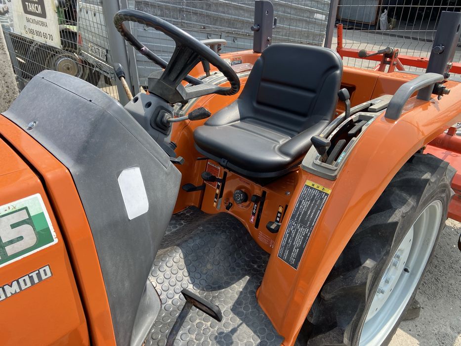 Трактор Hitachi NZ215, Японський міні трактор