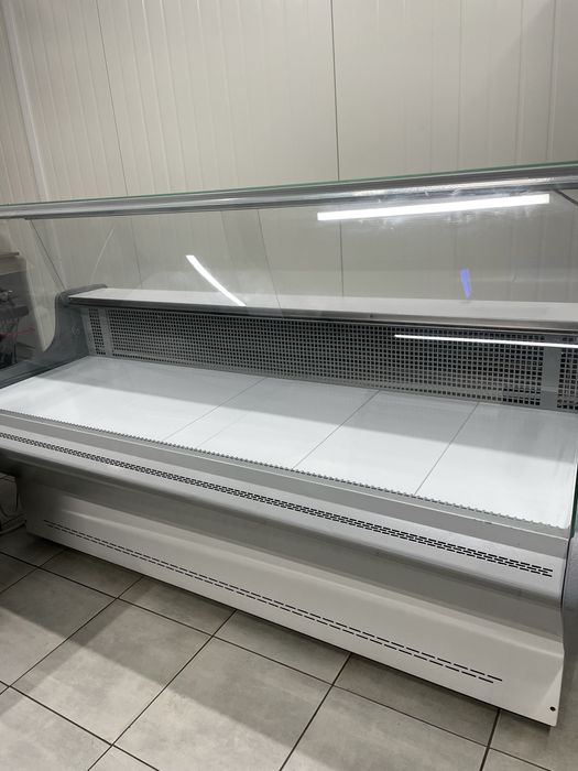Холодильна вітрина 2м