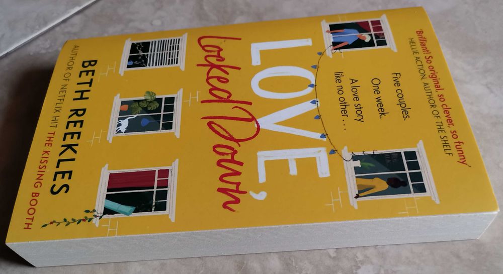 Portes Grátis - Love, Locked Down