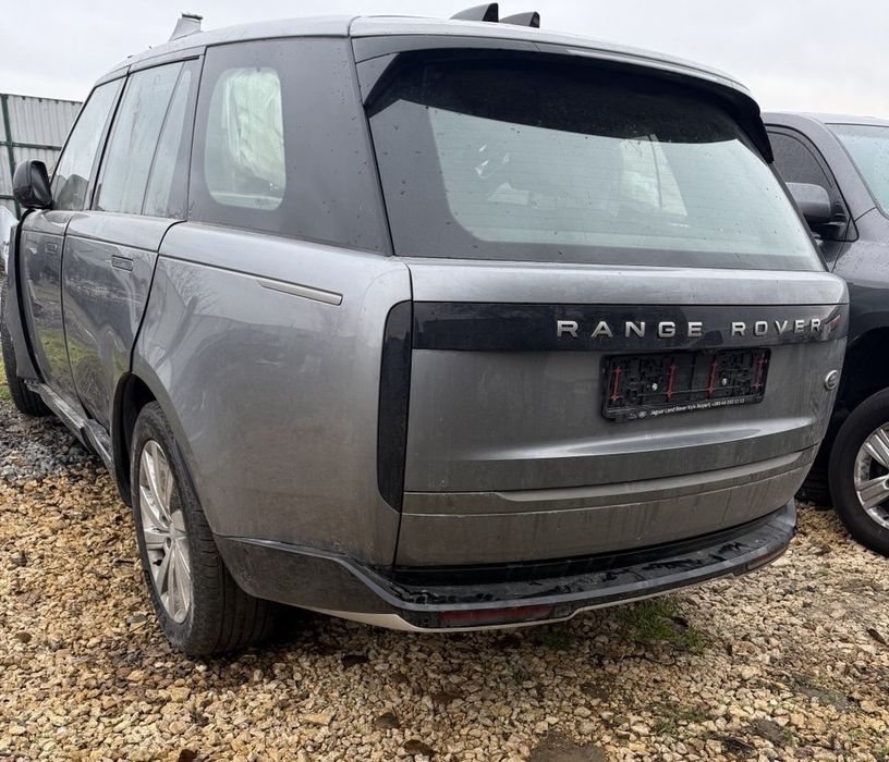 Range rover vogue 2023 бензин 4.4 дтп