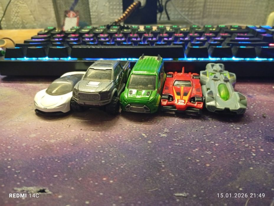 Продам 5 хот вилсов оптом