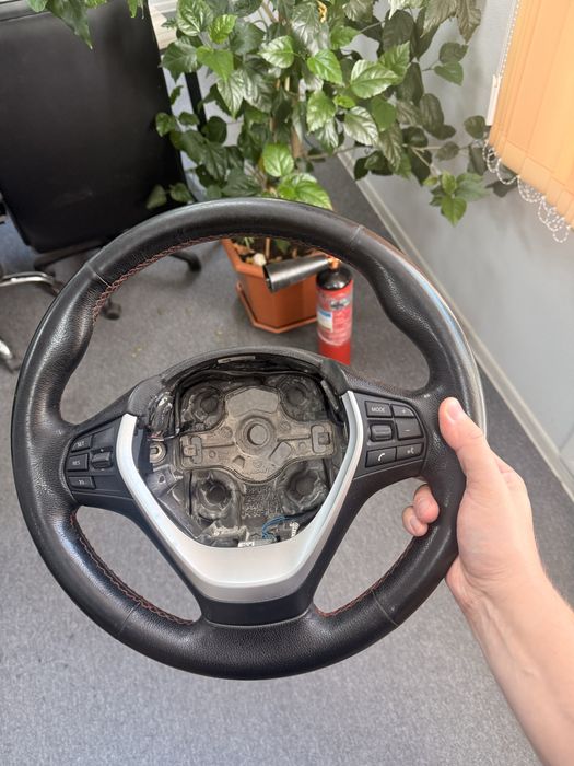 Продам руль Bmw F30